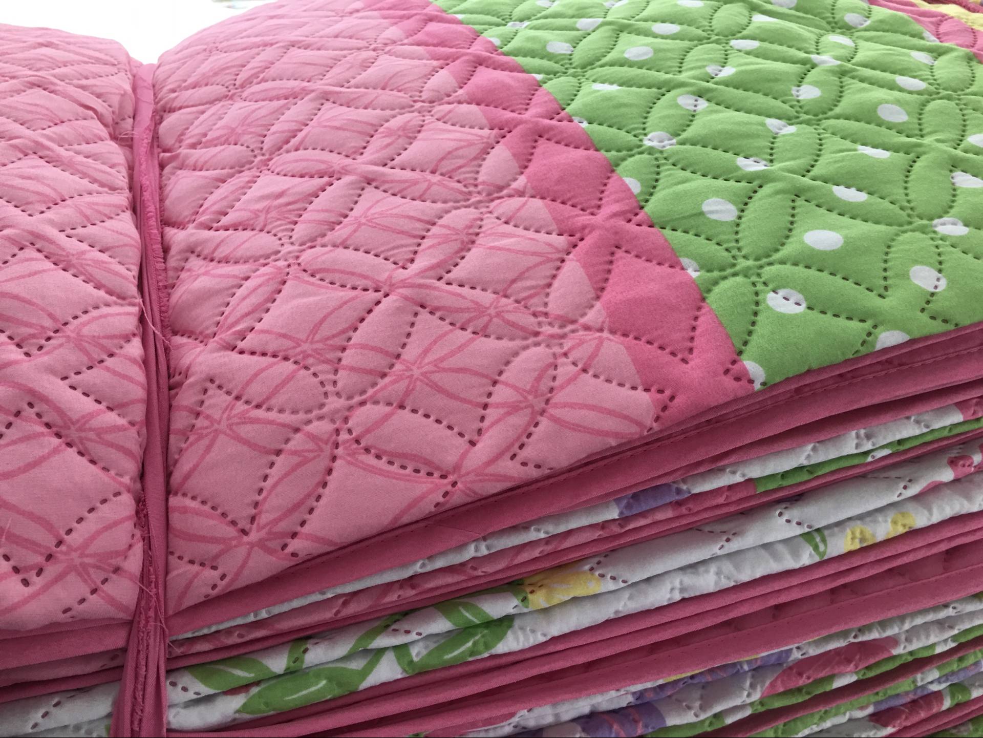 2.4M全自動(dòng)夏涼被成型一體機(jī) HD-JM39 2.4M全自動(dòng)夏涼被成型一體機(jī) HD-JM39