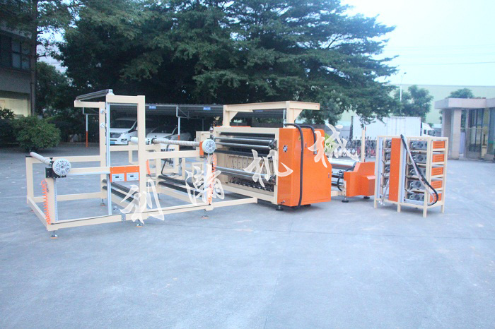 全自動<a href='http://www.www.symn.com.cn/xingyezixun/698.html' target='1' style='font-size:14px; font-weight:bold; color:#ff0000;'>超聲波<a href='http://www.www.symn.com.cn/xingyezixun/748.html' target='1' style='font-size:14px; font-weight:bold; color:#ff0000;'>裥棉機</a></a>側面