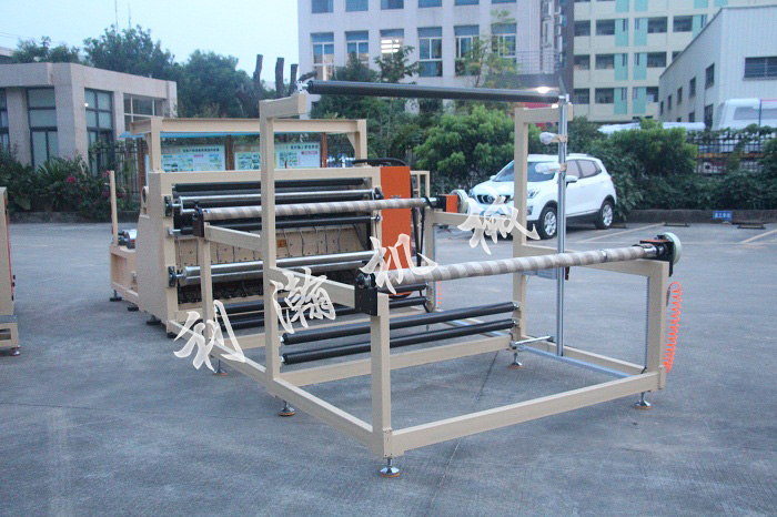 全自動<a href='http://www.www.symn.com.cn/xingyezixun/698.html' target='1' style='font-size:14px; font-weight:bold; color:#ff0000;'>超聲波<a href='http://www.www.symn.com.cn/xingyezixun/748.html' target='1' style='font-size:14px; font-weight:bold; color:#ff0000;'>裥棉機</a></a>側面