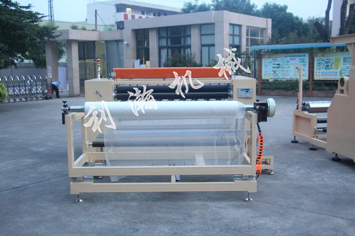 全自動<a href='http://www.www.symn.com.cn/xingyezixun/698.html' target='1' style='font-size:14px; font-weight:bold; color:#ff0000;'>超聲波<a href='http://www.www.symn.com.cn/xingyezixun/748.html' target='1' style='font-size:14px; font-weight:bold; color:#ff0000;'>裥棉機</a></a>正面