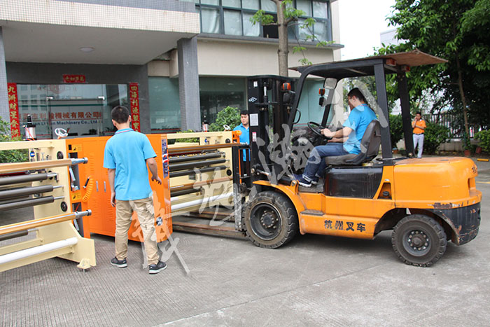 <a href='http://www.www.symn.com.cn/xingyewenzhang/992.html' target='1' style='font-size:14px; font-weight:bold; color:#ff0000;'>超聲波分條機</a>