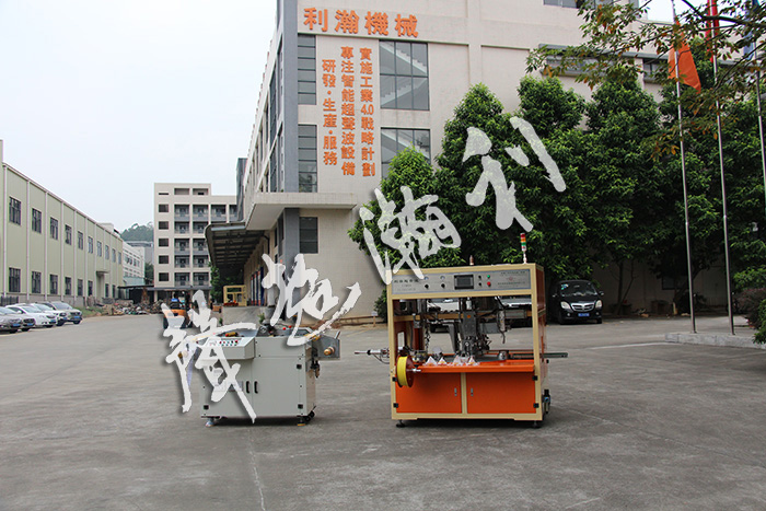 全自動(dòng)<a href='http://www.www.symn.com.cn/xingyewenzhang/975.html' target='1' style='font-size:14px; font-weight:bold; color:#ff0000;'>商標(biāo)分條機(jī)</a>